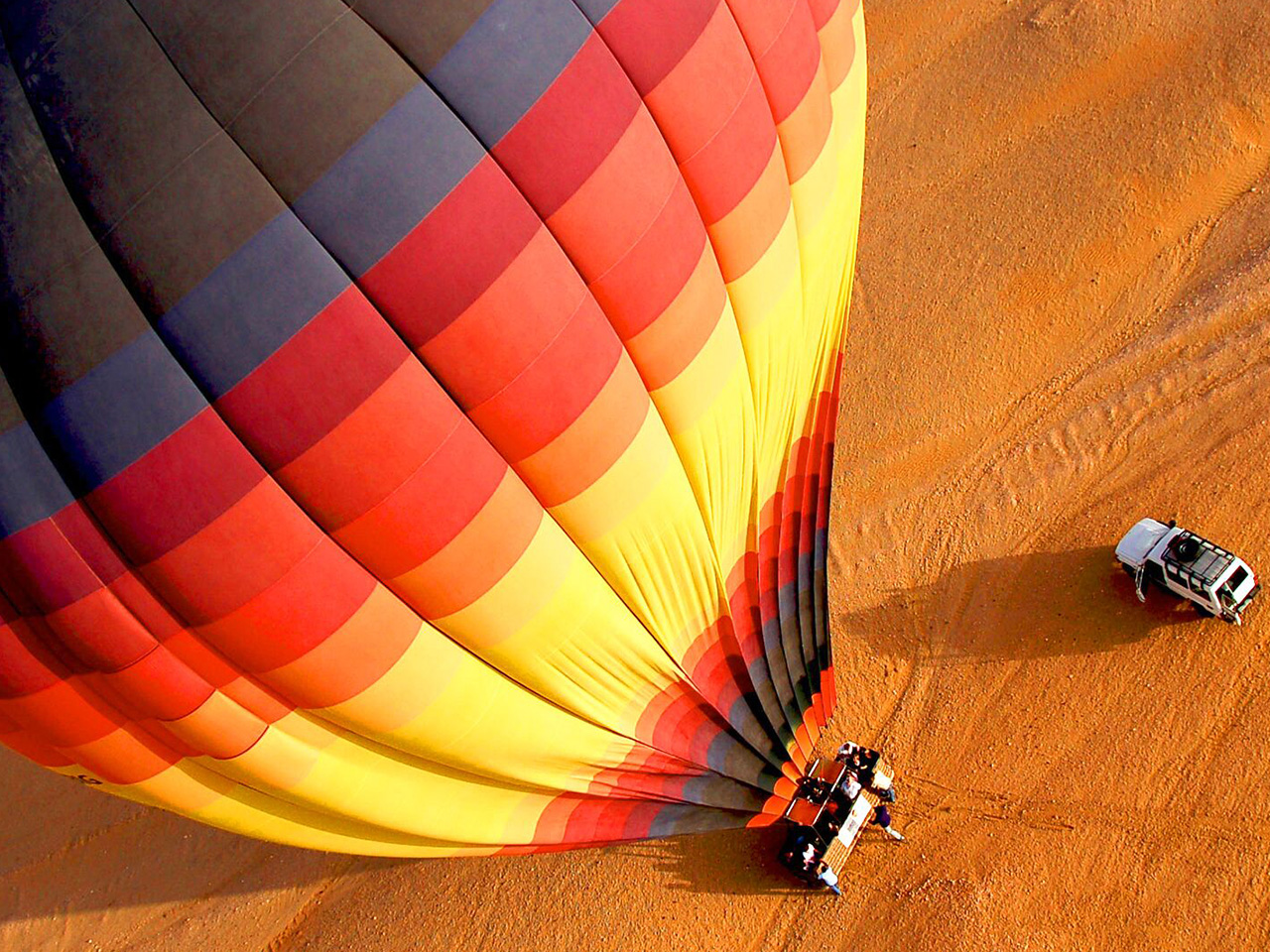Hot air balloon desert Dubai tour